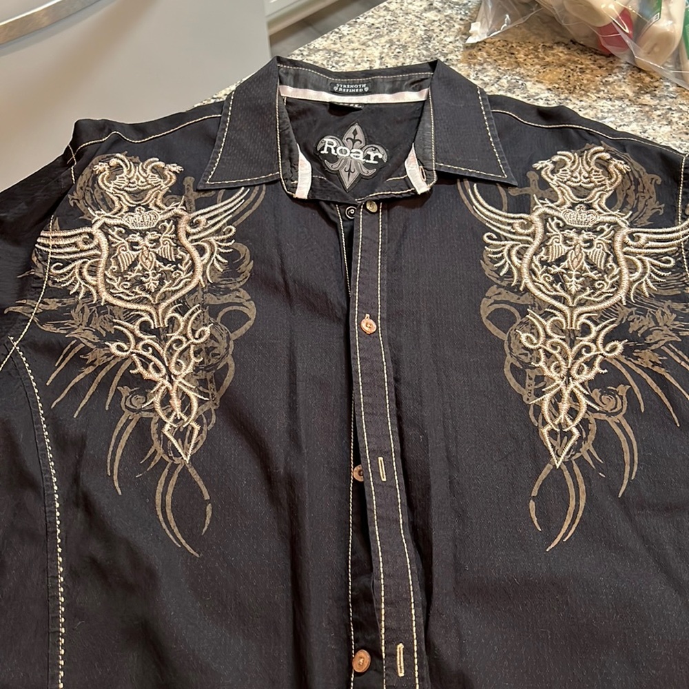 Roar shirt